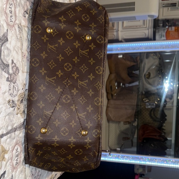 Louis Vuitton Monogram Canvas Shoulder Bag - Picture 14 of 16